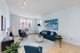 215 7th St NE in Minneapolis, MN - Building Photo - Building Photo