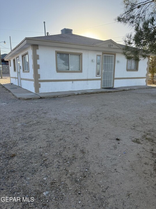 127 Darwin Rd in El Paso, TX - Building Photo