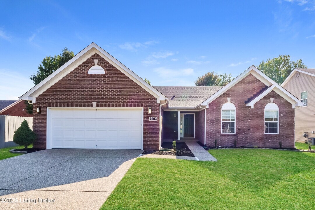 7003 Hollow Oaks Dr in Louisville, KY - Building Photo