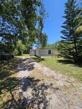 1575 NE 128th St in North Miami, FL - Building Photo - Building Photo