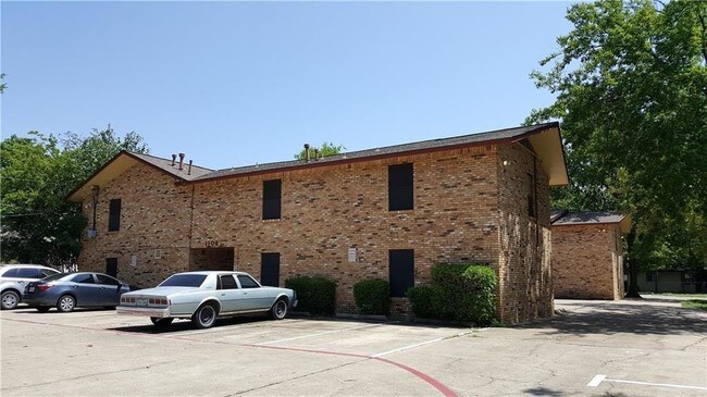 1108 N Elm St in Denton, TX - Building Photo - Building Photo