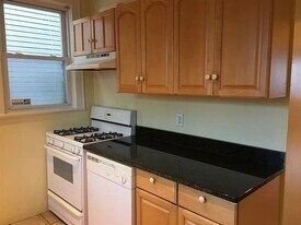 95 Zabriskie St in Jersey City, NJ - Building Photo