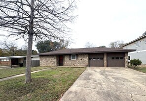 1307 Leacrest Dr in College Station, TX - Building Photo