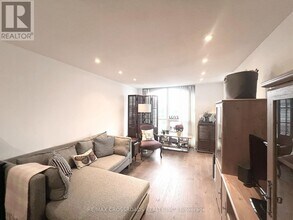 763 Bay St. in Toronto, ON - Building Photo - Building Photo