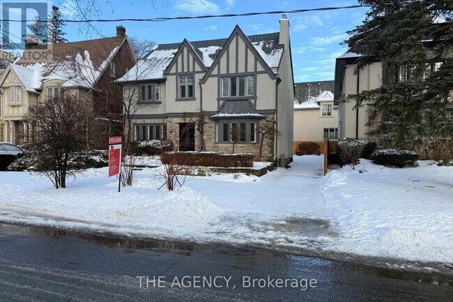 44 Elderwood Dr in Toronto, ON - Building Photo - Building Photo