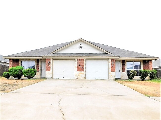 property at 1913 Charleston Ct