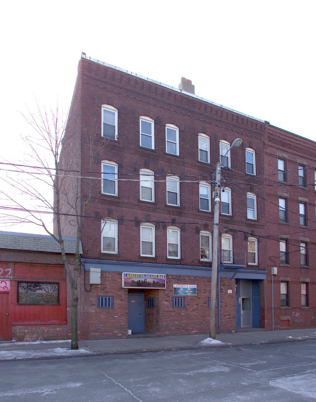 524 S Bridge St in Holyoke, MA - Foto de edificio - Building Photo