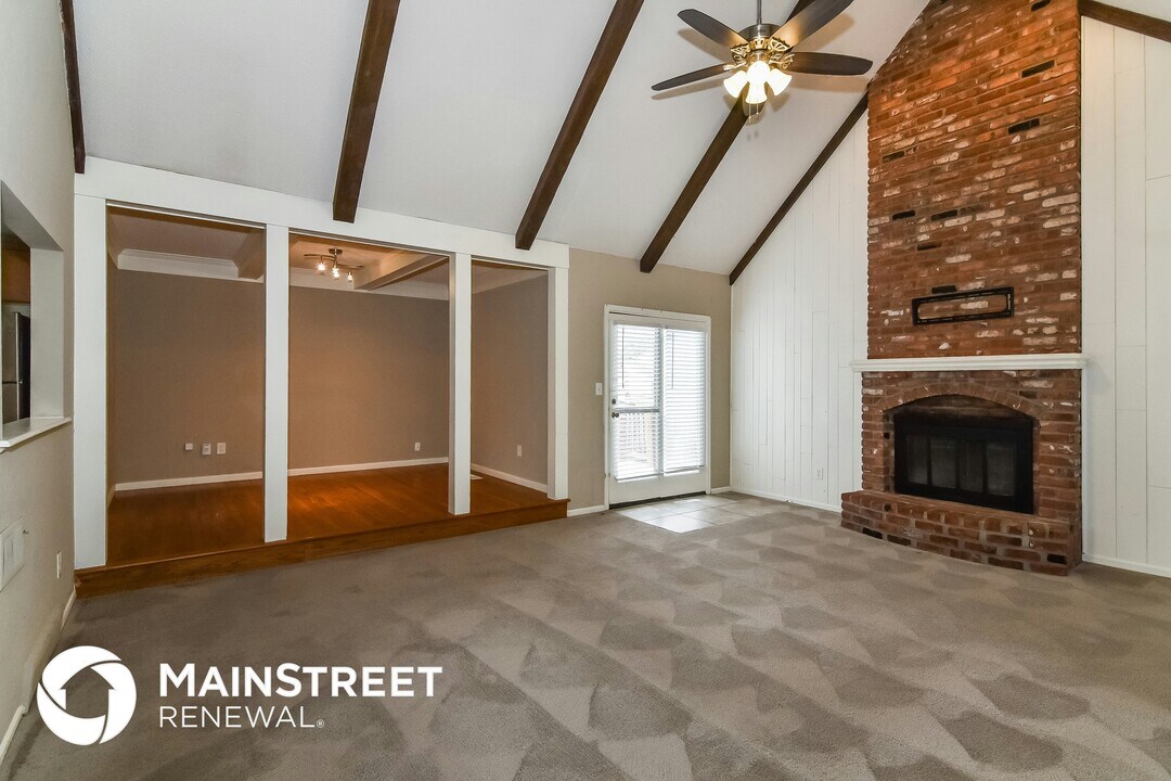 3903 SW Linden Ln in Lee's Summit, MO - Building Photo