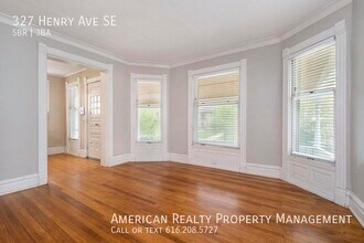 327 Henry Ave SE in Grand Rapids, MI - Building Photo - Building Photo
