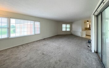 5600 N Plum St in Hutchinson, KS - Building Photo - Building Photo