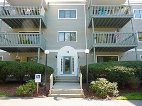 12 Ledgewood Hills Dr, Unit 105 in Nashua, NH - Building Photo - Building Photo