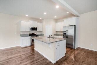 7386 NW 164th Ave in Portland, OR - Building Photo - Building Photo