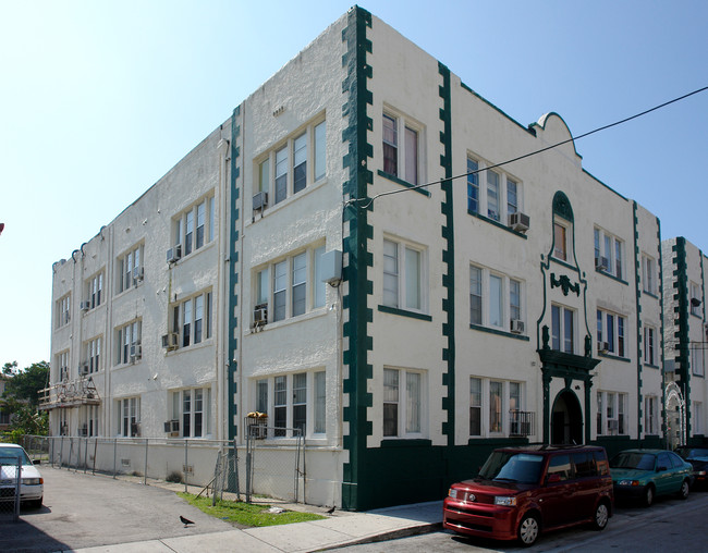 Borinquen Apartments in Miami, FL - Foto de edificio - Building Photo