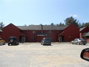 42-44 Indian River Rd in Canaan, NH - Foto de edificio