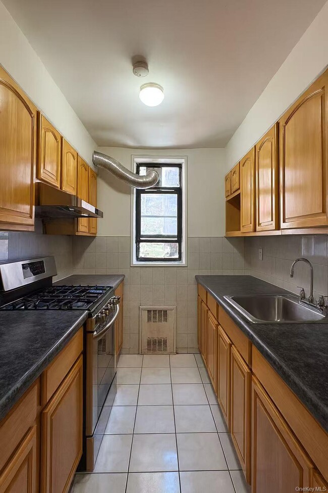 137-40 45th Ave in Queens, NY - Building Photo - Building Photo