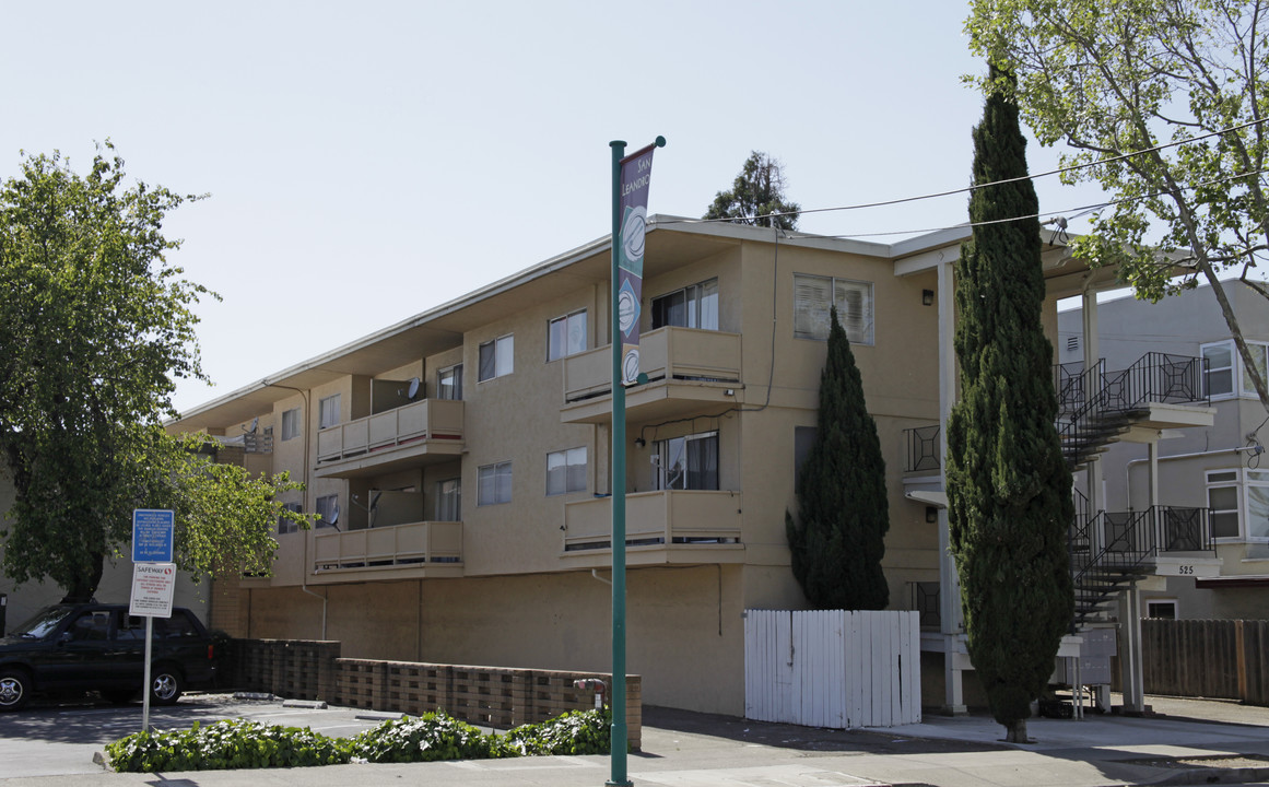 525 Bancroft Ave in San Leandro, CA - Building Photo