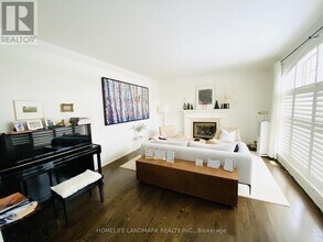 55 Ennisclare Dr W in Oakville, ON - Building Photo - Building Photo