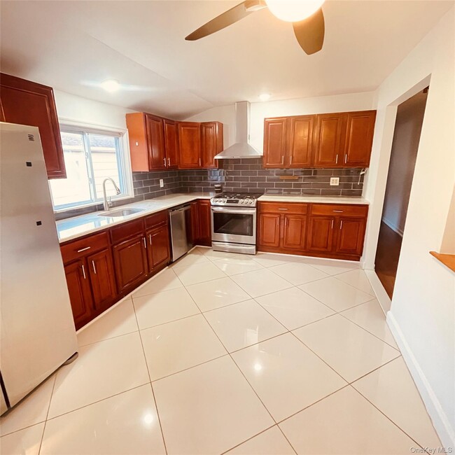 878 Rensselaer Ave in Staten Island, NY - Building Photo - Building Photo