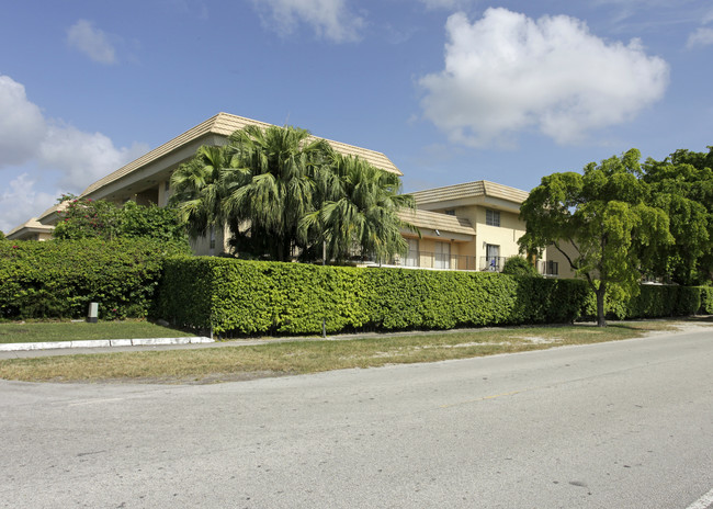 Courtyards at Kendall in Miami, FL - Building Photo - Building Photo