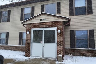 12 Cedars in Brooklyn, MI - Building Photo