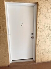 10762 N Kendall Dr in Miami, FL - Building Photo - Building Photo