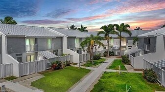18010 San Carlos Blvd in Fort Myers Beach, FL - Building Photo