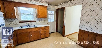 2826 Sample Ave SE in Roanoke, VA - Building Photo - Building Photo