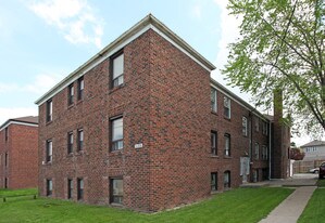 1135 O'connor Dr in Toronto, ON - Building Photo
