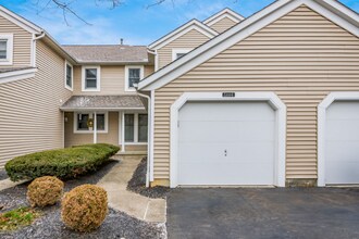 5884 Parkbridge Ln in Dublin, OH - Foto de edificio - Building Photo