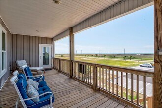 1913 Cadillac Ave in Dauphin Island, AL - Foto de edificio - Building Photo