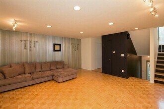 605 Westwinds Dr in Iowa City, IA - Building Photo - Building Photo