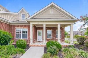 130 Hardinberry St in Oak Ridge, TN - Building Photo