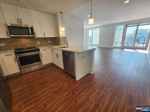 77 Ridge in North Arlington, NJ - Building Photo - Building Photo