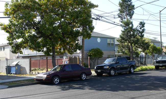 622 Manzanita St in Redwood City, CA - Building Photo - Building Photo