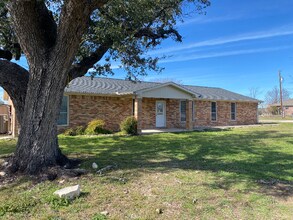 953 Co Rd 3351 in Kempner, TX - Foto de edificio - Building Photo