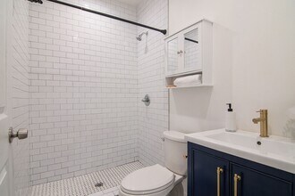 157 N Woodburn Dr in Los Angeles, CA - Building Photo - Building Photo