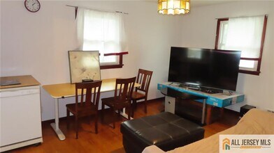 649 Inman Ave in Woodbridge Township, NJ - Building Photo - Building Photo