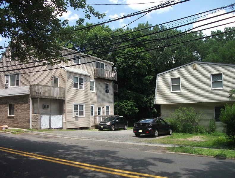 190-194 Saddle River Rd in Saddle Brook, NJ - Building Photo