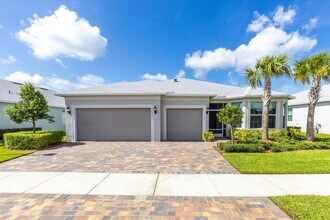 10372 SW Green Turtle Ln in Port St. Lucie, FL - Building Photo - Building Photo