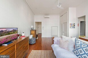 1810 Spruce St in Philadelphia, PA - Building Photo