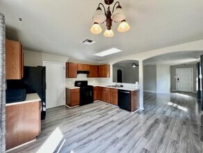 112 Alexis Way in Kyle, TX - Building Photo - Building Photo