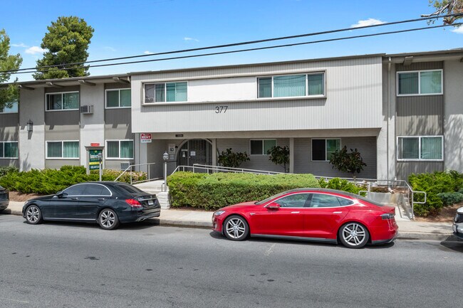Anniversary Apartments in El Cajon, CA - Foto de edificio - Building Photo