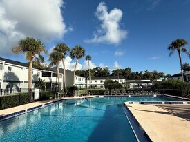 The Artisan Apartments in Daytona Beach, FL - Building Photo