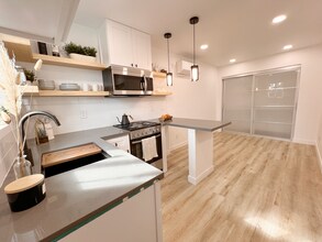 5903 Glenfinnan Ave, Unit ADU in Azusa, CA - Foto de edificio - Building Photo