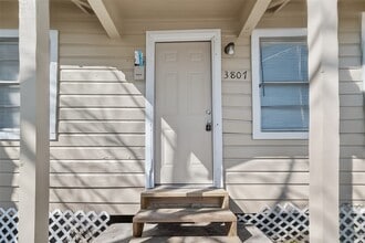 3807 Love St in Houston, TX - Foto de edificio - Building Photo