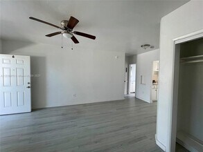 7721 Dickens Ave in Miami Beach, FL - Building Photo - Building Photo