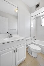 609 NE 13th Ave, Unit 301 in Fort Lauderdale, FL - Building Photo - Building Photo