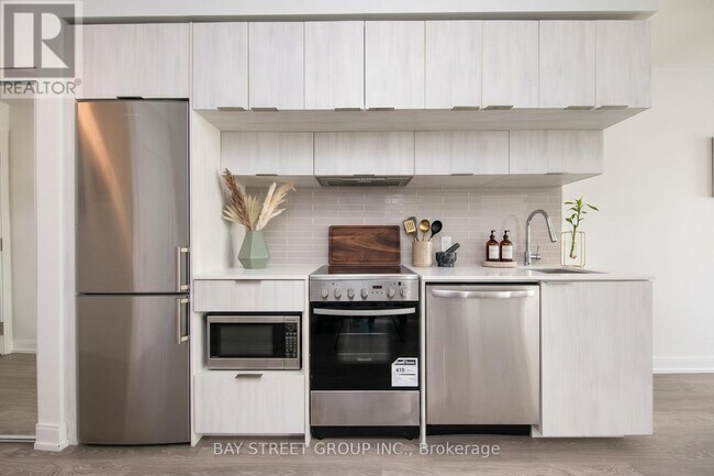 181 Dundas St E in Toronto, ON - Building Photo - Building Photo