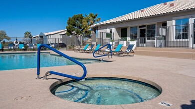 Riverwood Apartments in Buckeye, AZ - Foto de edificio - Building Photo