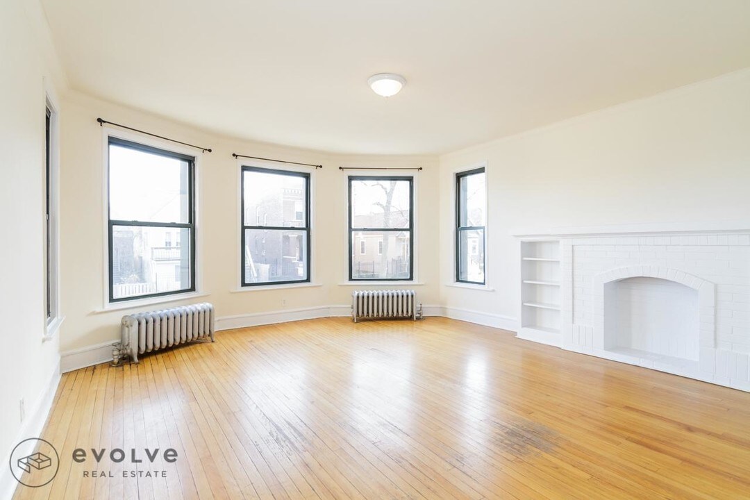 2330 N Spaulding Ave-Unit -2338-3B in Chicago, IL - Foto de edificio